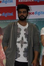 Arjun Kapoor Promotes Half Girlfriend at Reliance Digital Store on 20th May 2017
